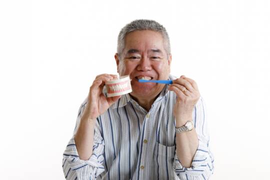〈PR〉～お口の健康コラム～　「脳」の健康もお口から〈その2〉