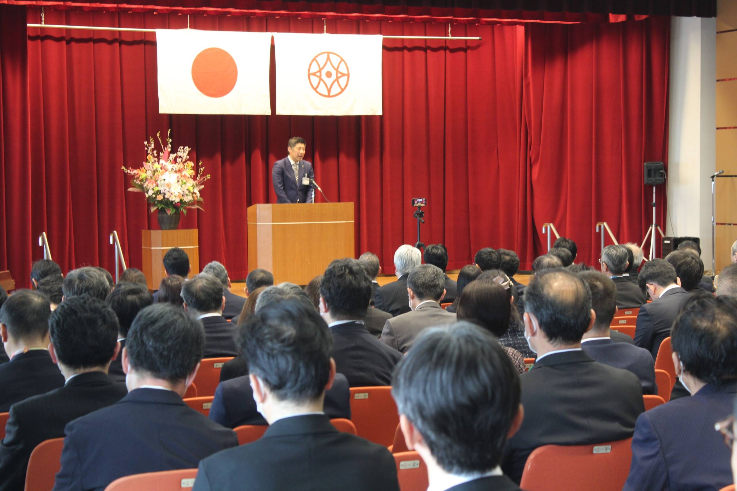 「未来の四日市を描く組織に」、森智広市長が年度始めの訓示