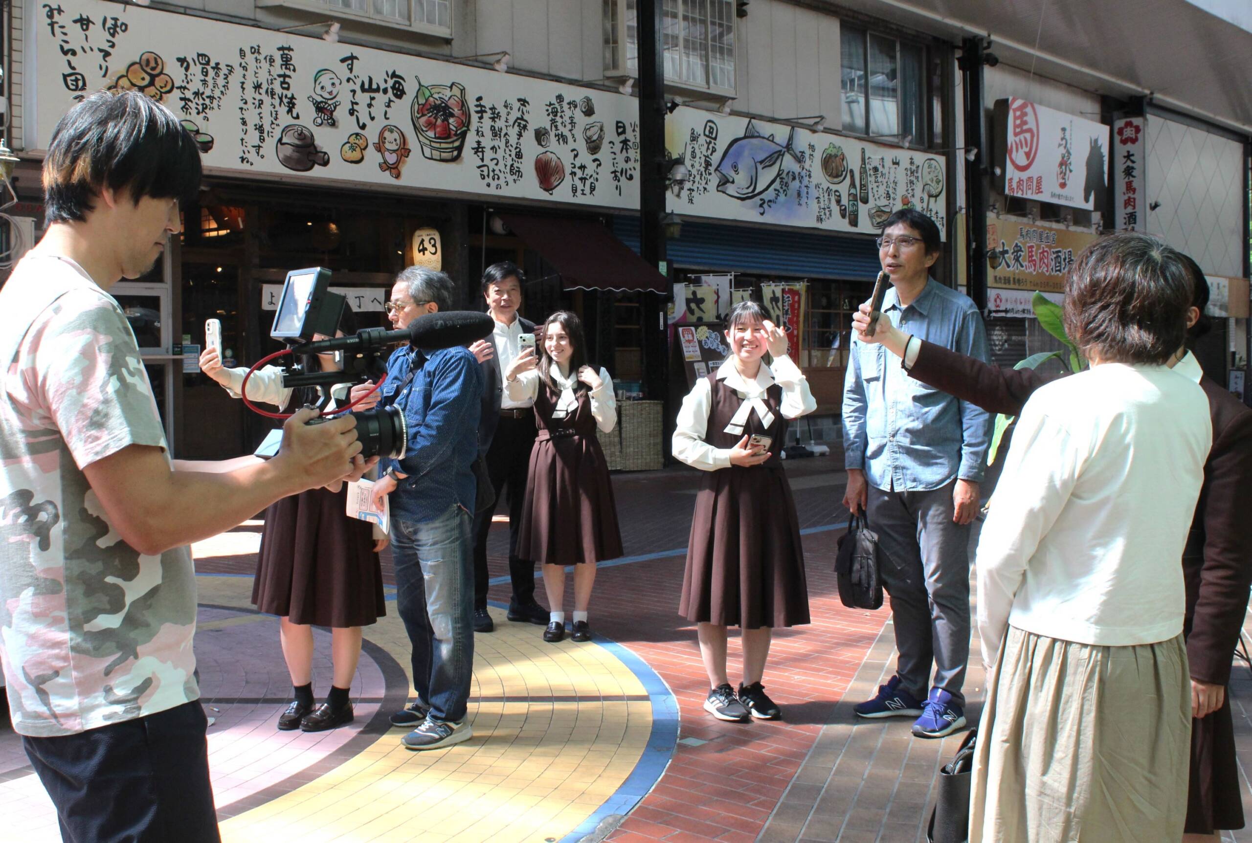 商店街のイメージの壁破ろう、四日市で今年も「泗商ちゃいろがーるず」が動画撮影など開始