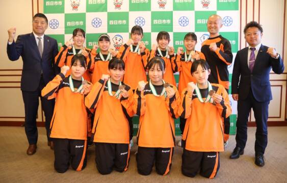 全国3位にうれしさと悔しさ　ヴィアティン三重ハンドボールクラブ女子　大会結果を報告