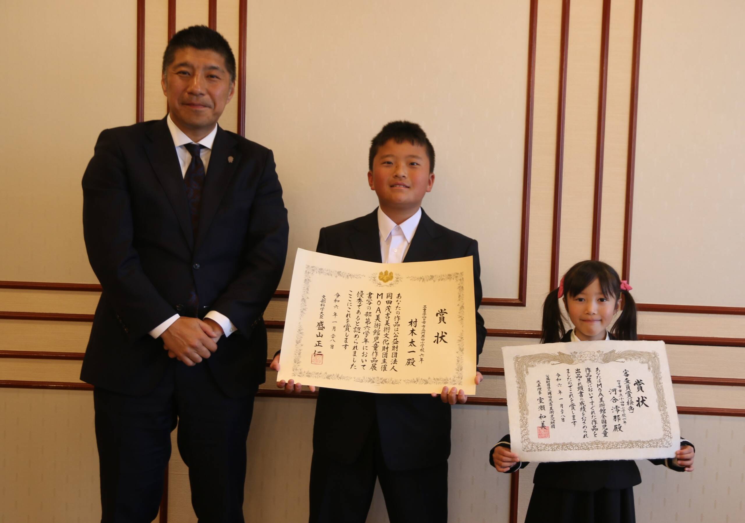第34回MOA美術館全国児童作品展　四日市市から文部科学大臣賞と審査員賞　受賞者が市長に報告