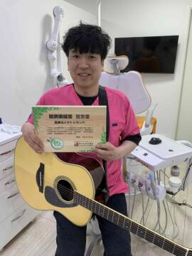 あの「歌う歯医者」が新曲発表！　歯科医院経営で「脱炭素」に取り組み　桑名はらだ歯科クリニック　