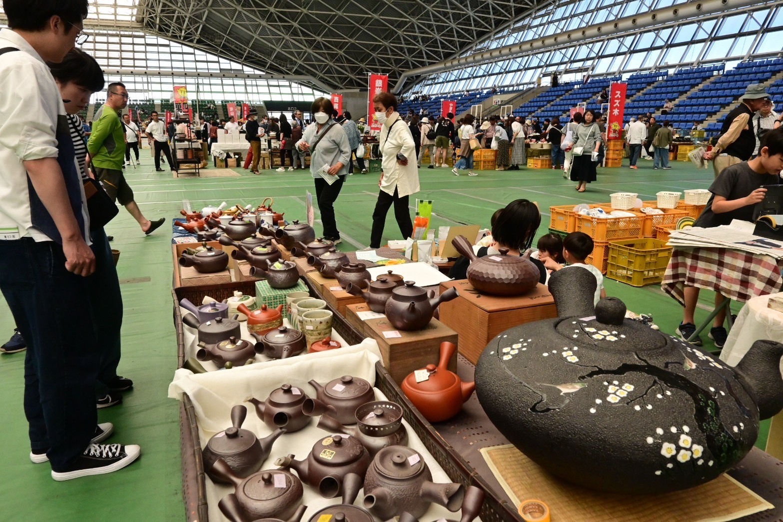 開始前から行列も　四日市ばんこ焼陶器まつりin四日市ドーム