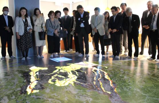仮想現実の映像などで体験的に災害を学習、新装の四日市市防災教育センターが開館