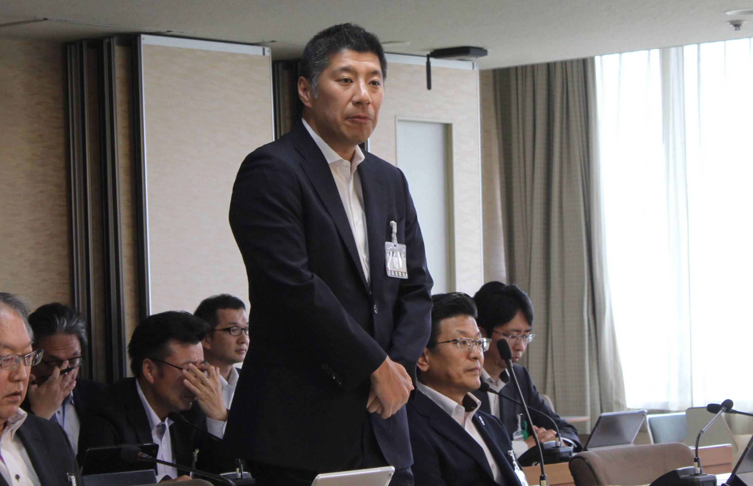 森智広市長が旧スターアイランド跡地での新図書館計画断念を表明、四日市市議会の議員説明会