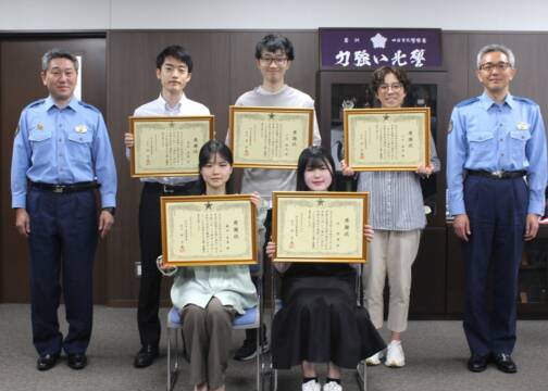 踏切内に女性、協力して救助、四日市北署が5人に感謝状