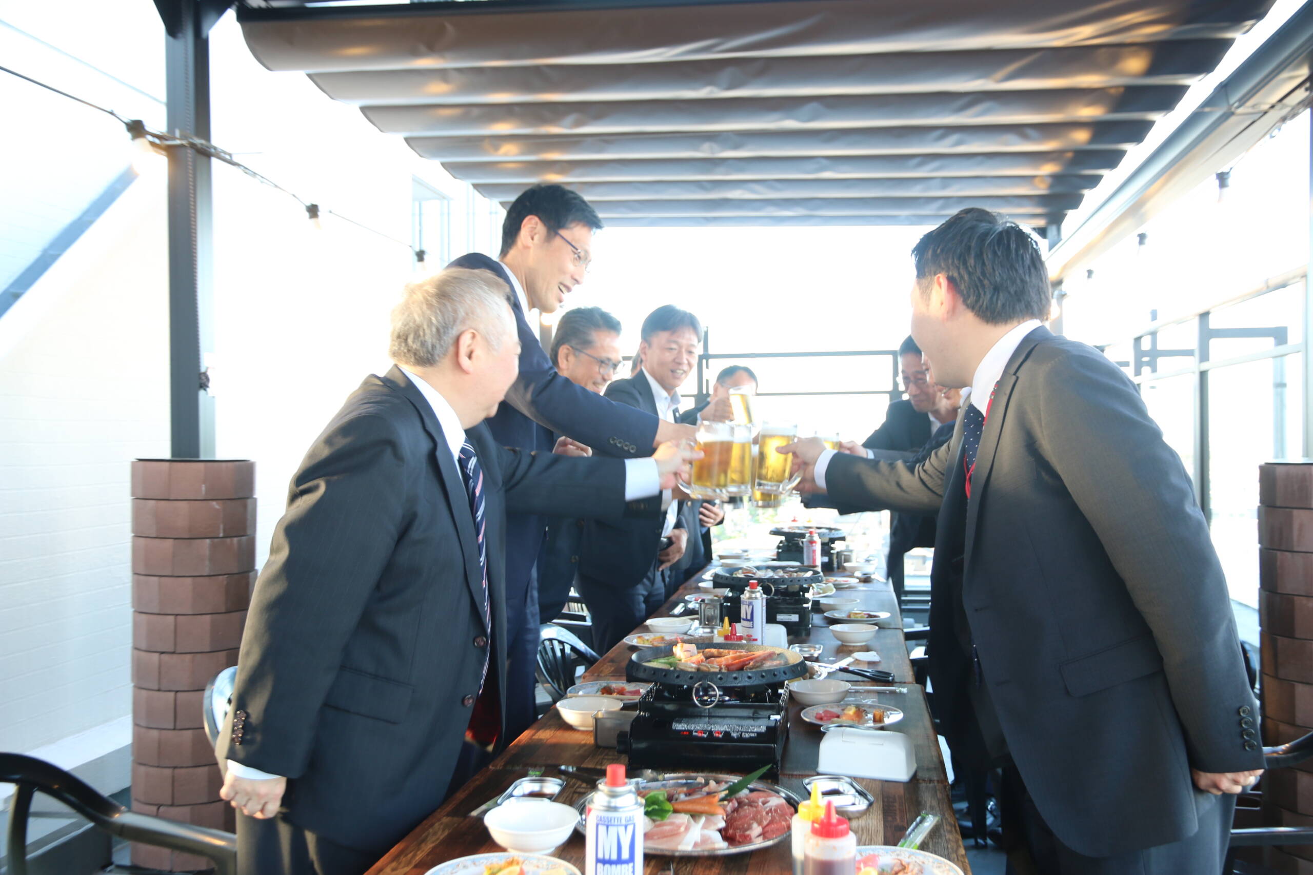 屋上に開閉式テント設置　「雨の日も安心」　プラトンホテル四日市でビアガーデン始まる