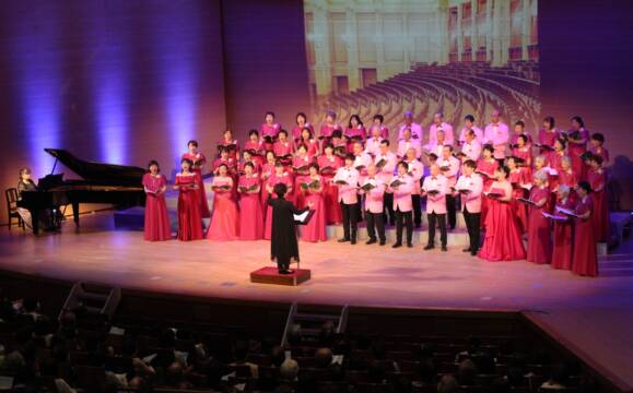 音楽の素晴らしさ、演奏会で高らかに歌う、四日市で三重混声合唱団あんだぁれ70