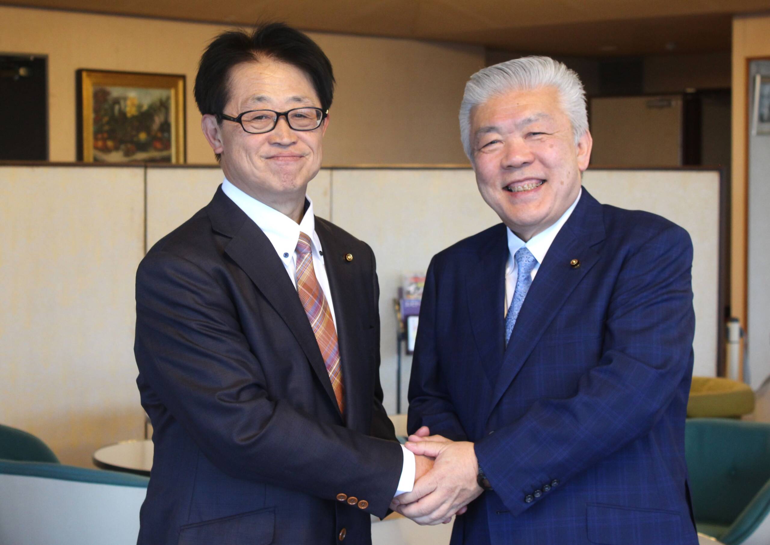 議長に石川善己さん、副議長に伊藤嗣也さんを選出、四日市市議会