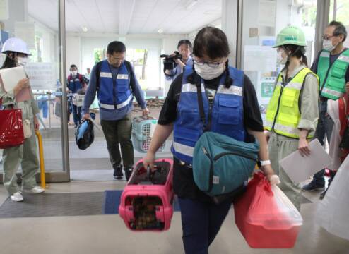 災害時も一緒に、四日市で初のペット同伴避難所の訓練、飼い主が協力して運営
