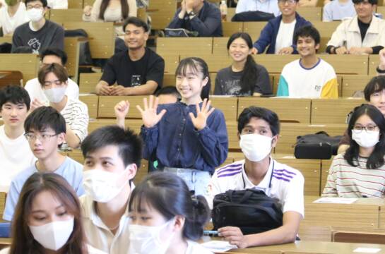 「頑張れ！」の声援　パリ五輪体操女子日本代表内定の岡村真さん　四日市大学で報告会