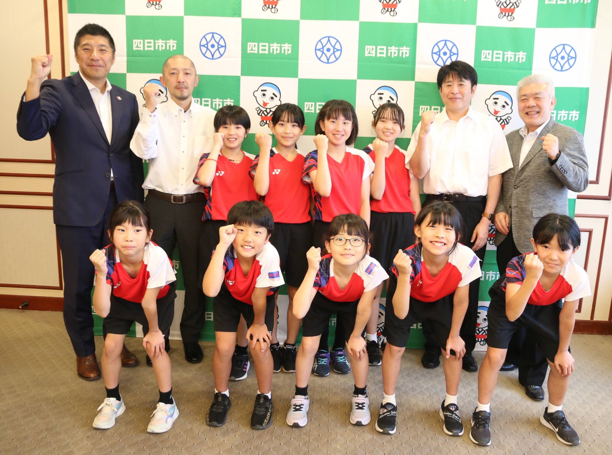 「自分の力と仲間を信じる」　四日市のときわジュニアバドミントン　全国大会出場を報告
