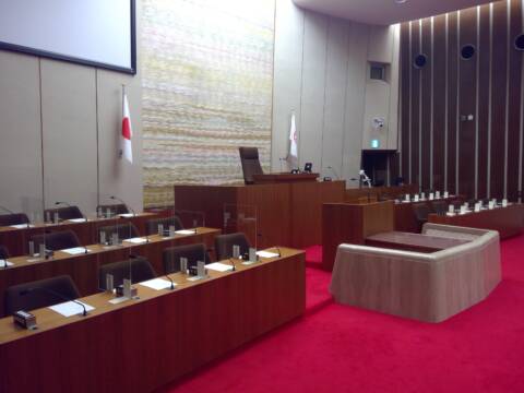 四日市市温水プールの工事請負契約案、常任委員会では否決、本会議で審議へ