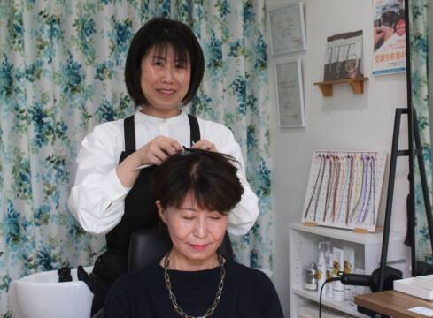 髪の悩みに応えたい、増毛エクステ「LEAF」の永井貴代さん、主婦から起業、まもなく5周年