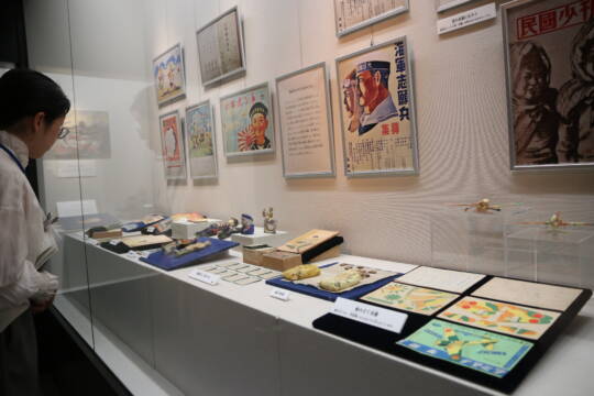 「少国民」に焦点も　学習支援展示「四日市空襲と戦時下のくらし」始まる　