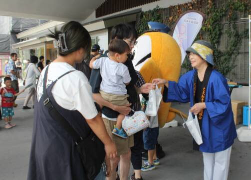 「速度を落とそ～めん」、ダジャレで安全運転呼びかけ、東名阪御在所SAで啓発活動、四日市北署など