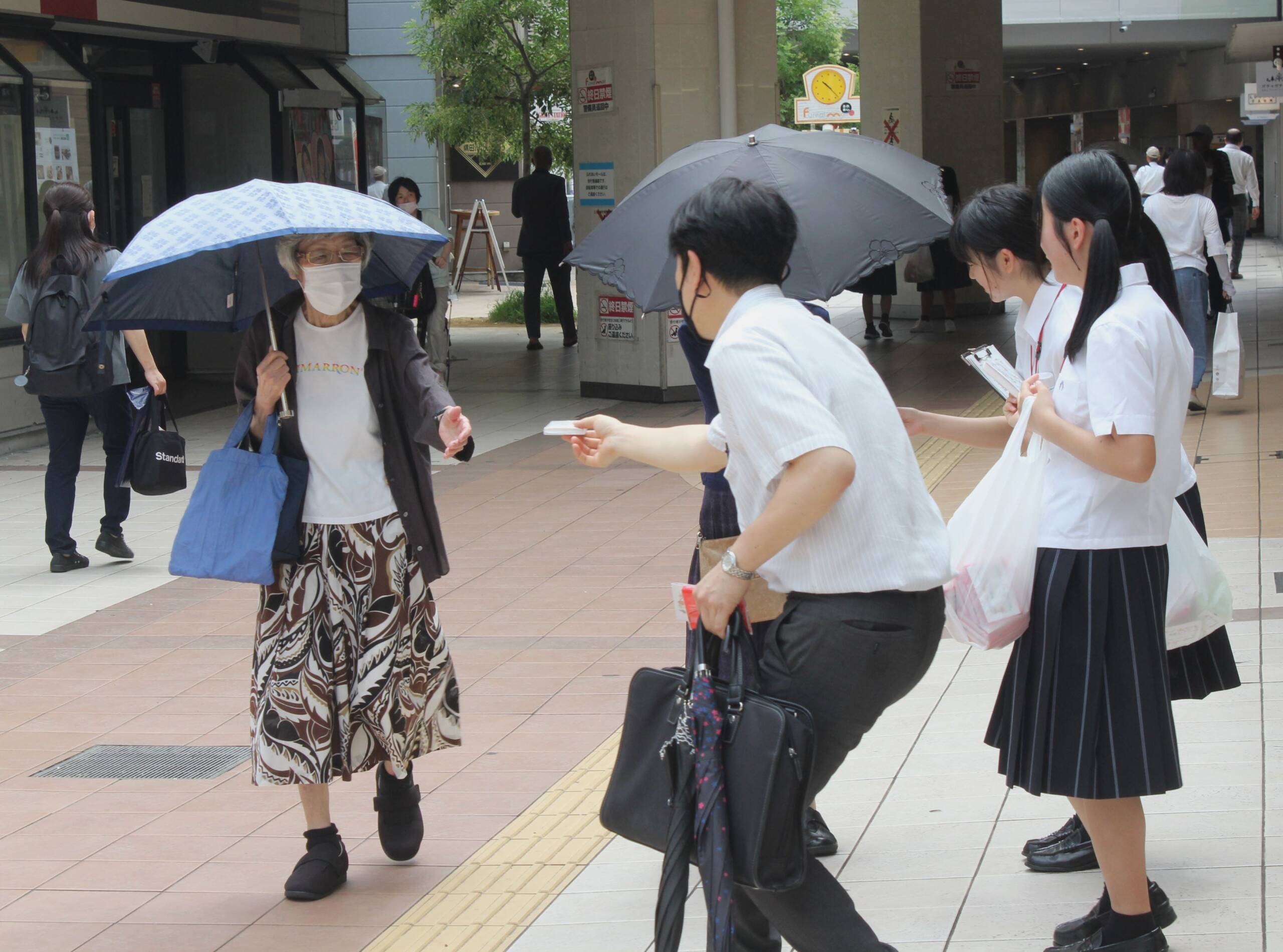 献血と骨髄バンク登録に協力を、四日市で高校生らが街頭活動で訴え