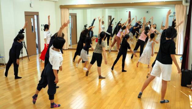 みはまワークショップ・ダンスラボ　三輪亜希子さんが誘う変幻自在な身体表現の世界