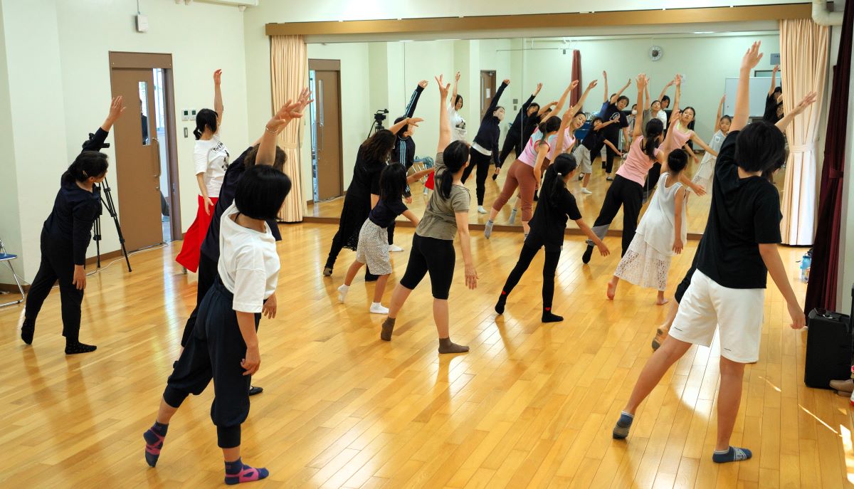 みはまワークショップ・ダンスラボ　三輪亜希子さんが誘う変幻自在な身体表現の世界