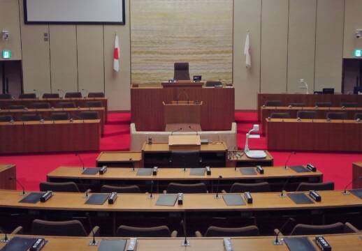 高校生がコンタクトレンズケースの回収実施を請願、都市・環境常任委員会は採択すべしと判断