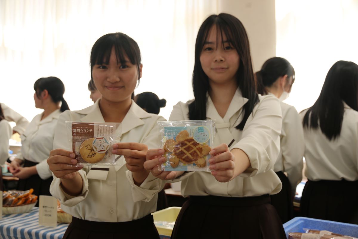 地元の和菓子屋とコラボ　新商品を校内販売でお披露目　四日市商業
