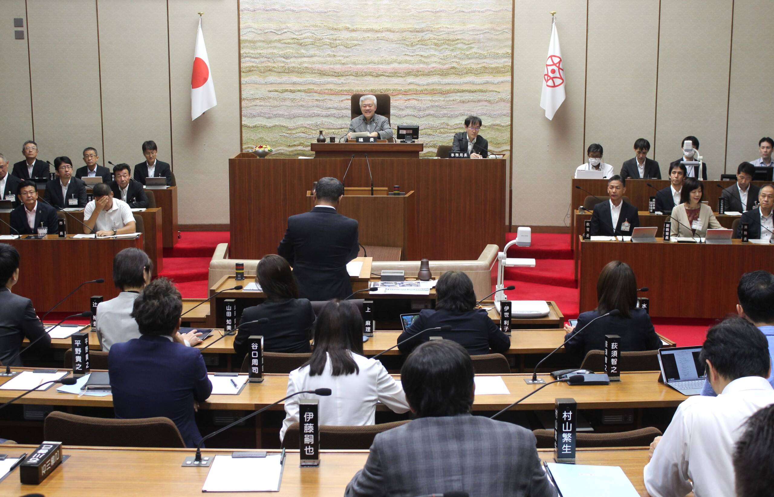 がん患者への支援策、水道水の水質検査など多彩な質疑、四日市市議会一般質問