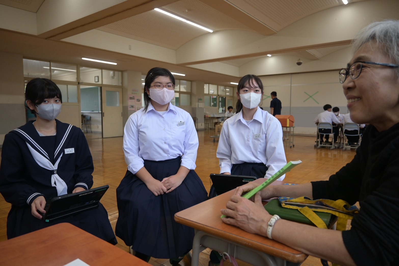 中学生が平和について考える　四日市の出口さん　富洲原中で授業