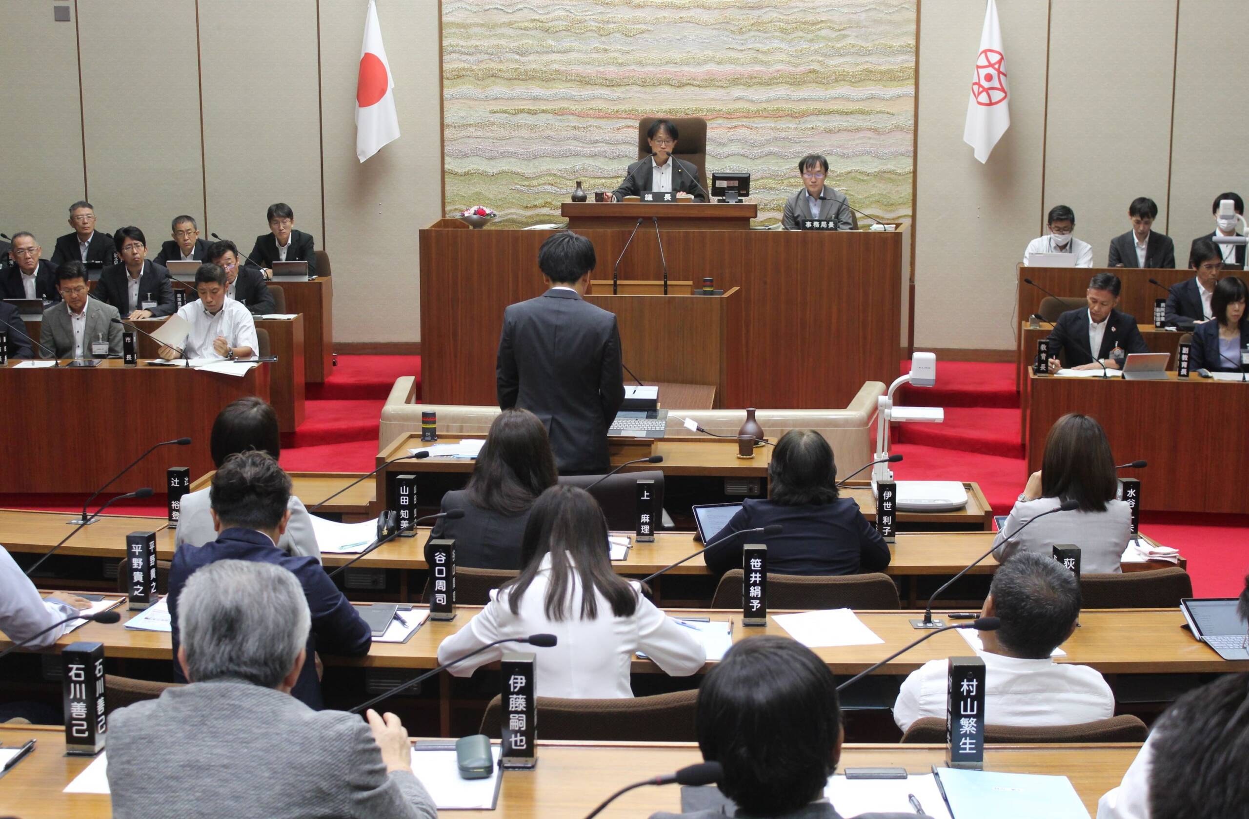 保育料を安く、企業誘致の用地を、小山田小にスクールバス復活を、四日市市議会一般質問