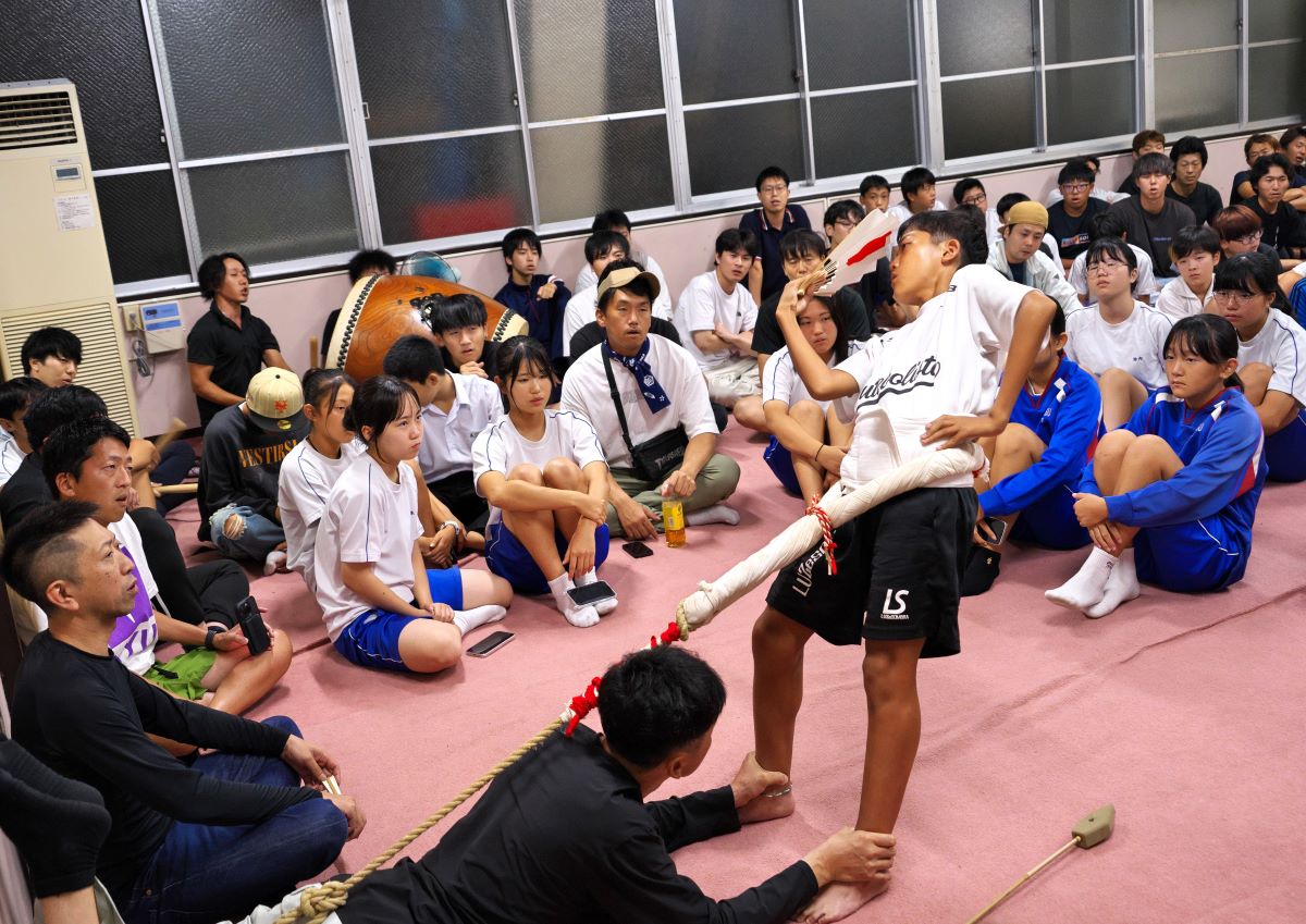 地域を挙げての継承　南楠鯨船まつり　小学生踊り子の勇姿も