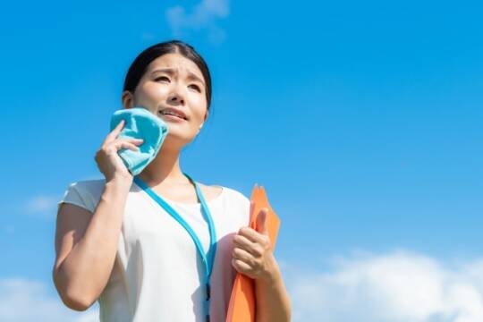 35℃は生活に影響、女性は暑さ対策も工夫？　三十三総研が猛暑の影響を初調査