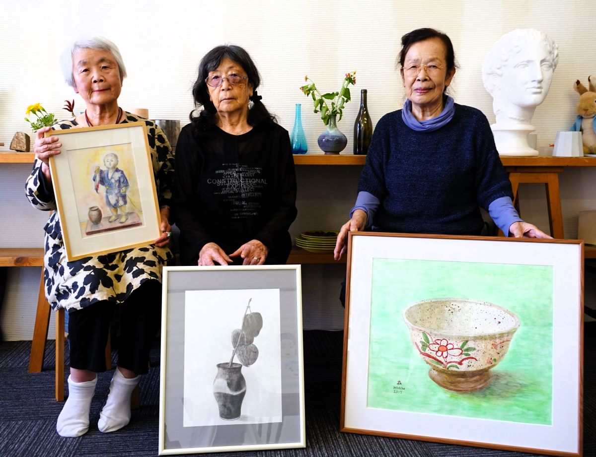 円熟の3人絵画展　個性際立つ多彩な20点　絵の教室楠々社で