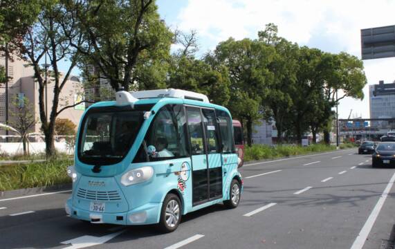 四日市で自動運転バスの実証実験始まる、「ニワミチスポットてらす」もにぎわう