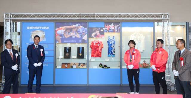 これからも夢と希望を　パリ五輪金メダリスト藤波朱理選手　四日市市総合体育館に記念展示