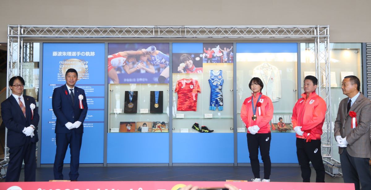 これからも夢と希望を　パリ五輪金メダリスト藤波朱理選手　四日市市総合体育館に記念展示