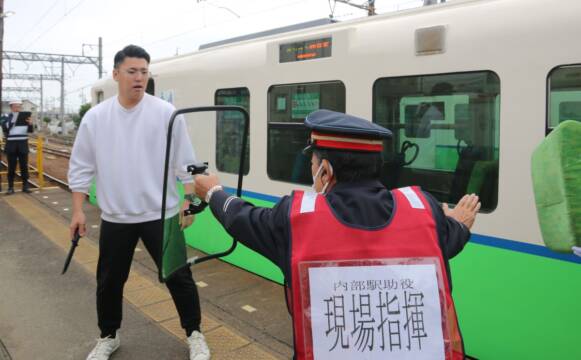 刃物を振り回す男や不審な液体　四日市あすなろう鉄道　異例事態に備え警察、消防など合同訓練