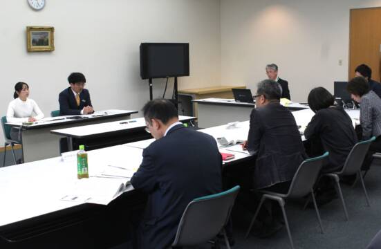 10団体が活動内容を説明、四日市で「三十三銀行NPO応援基金」のプレゼン選考