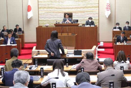公共施設の維持費、水泳競技場、自治会活動など質疑、四日市市議会で一般質問始まる