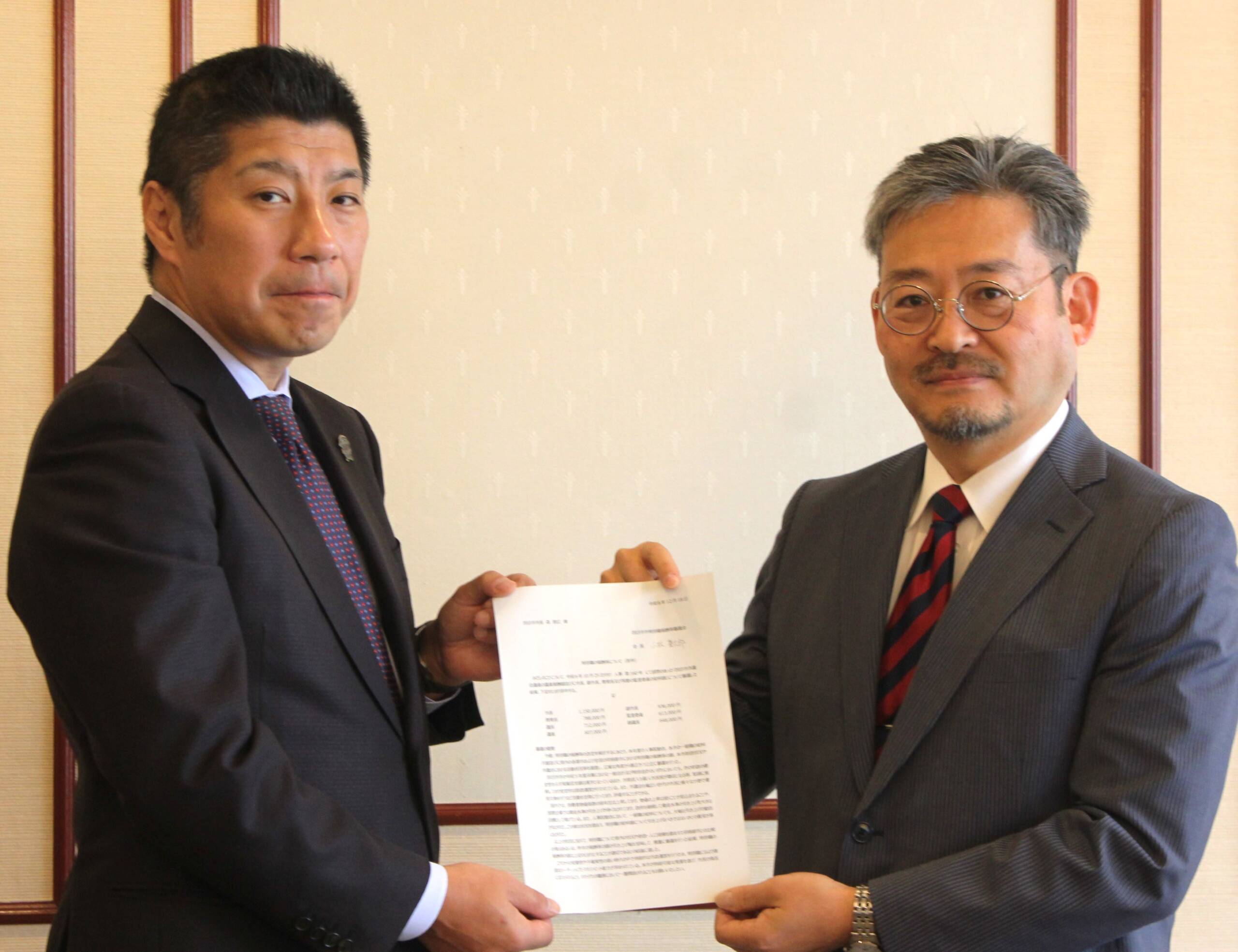 市長の給料など引き上げが適切、四日市市特別職報酬等審議会が答申　