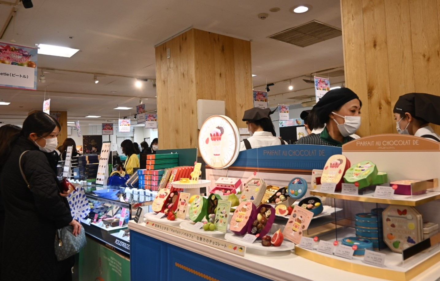 初日から人の列、近鉄百貨店四日市でバレンタインショコラ開幕