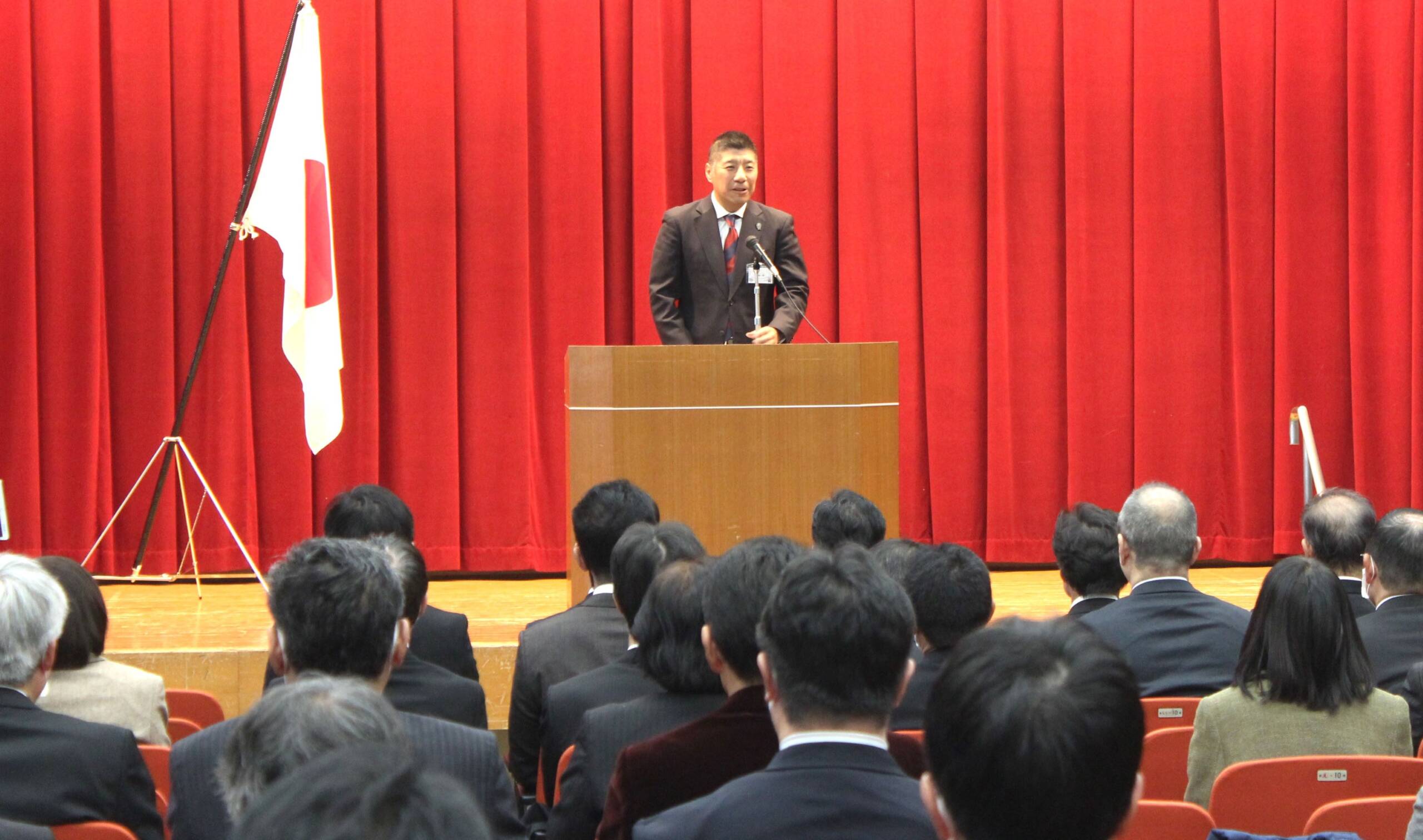 「未来に続くまちづくり意識しよう」、四日市市の仕事始め式で森智広市長