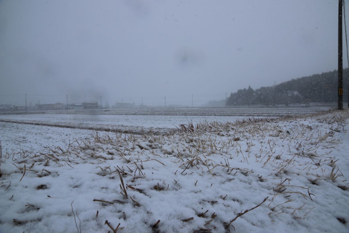 冷え込み続く　四日市市内で積雪も　道路の通行など注意