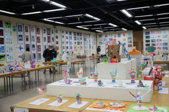 自由で豊かな表現　三泗小・中学校美術展はじまる　1月30日まで