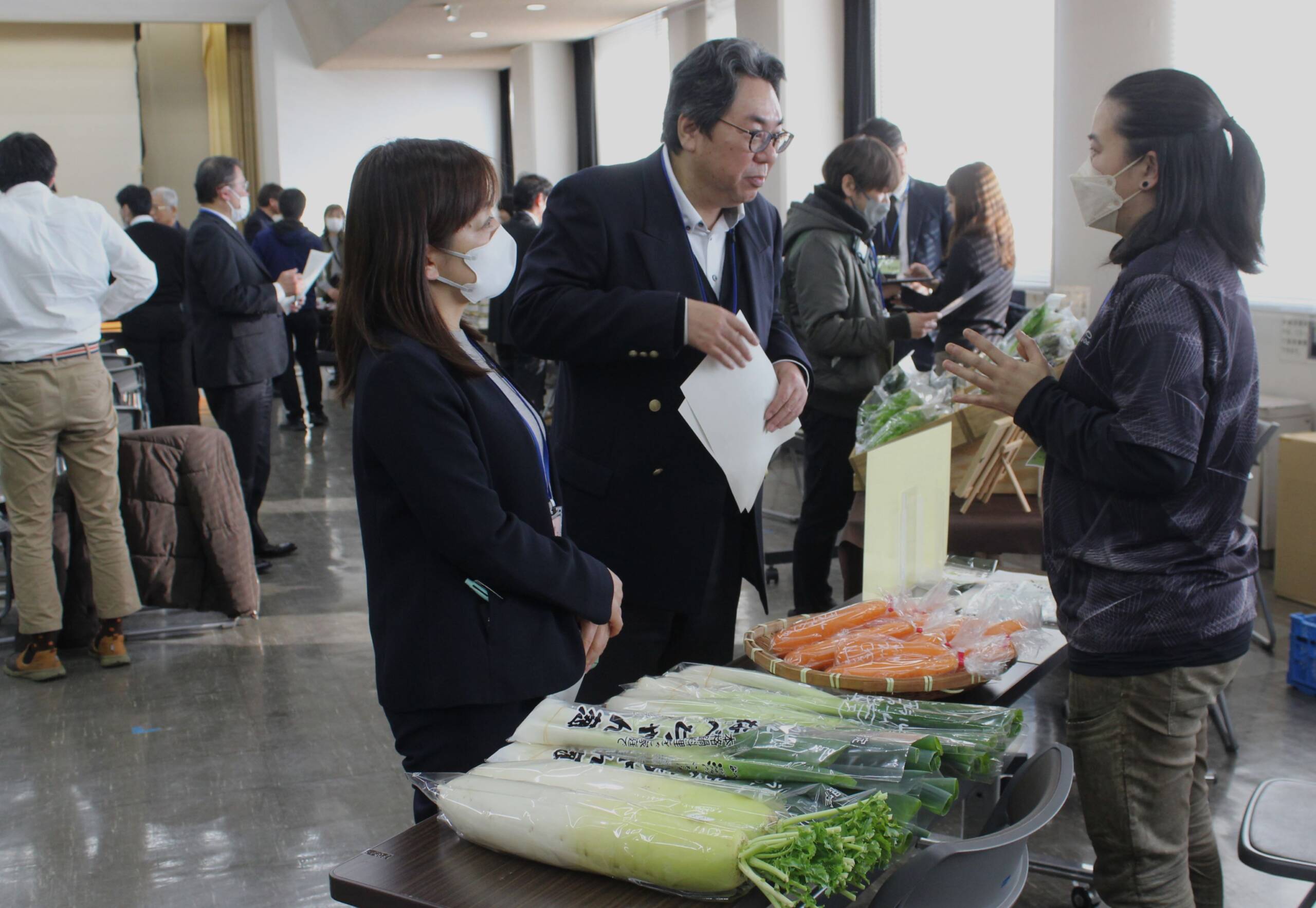 個性的な農産物にレストラン関係者ら注目、四日市でマッチング交流会