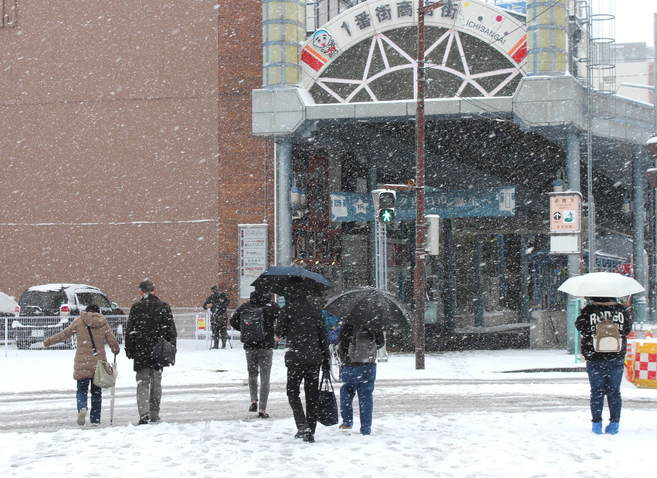 今季最強寒波で四日市でも積雪、交通乱れ遊園地も休園、楠の花火も順延に