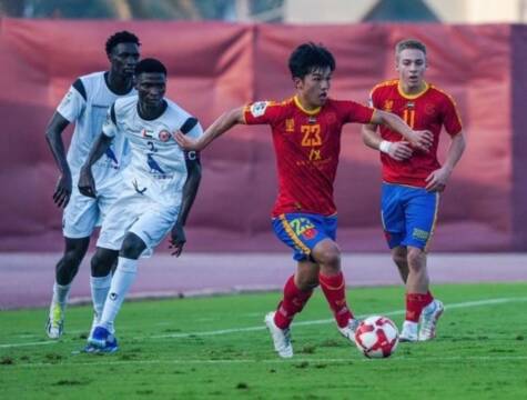 ドバイで開いたプロの扉　四日市出身サッカー選手　向満希人さん