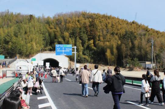 ぽかぽか天気でウォーキング大会にぎわう、北勢バイパス延伸プレイベント