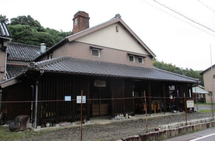 四日市の神楽酒造酒蔵兼釜場と西酒蔵が国登録有形文化財に