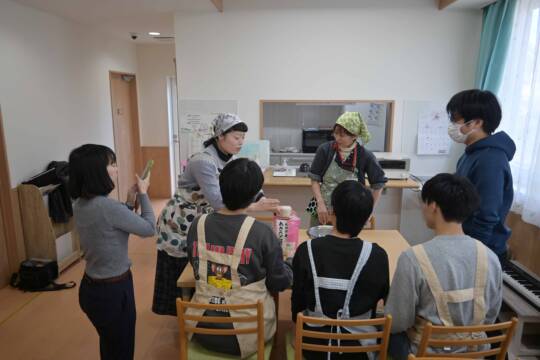 一人暮らしの不安をサポート　児童養護施設で料理教室開催