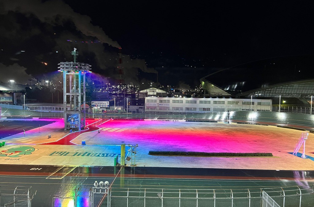 カラー照明であらたな演出、四日市競輪場、3月16日までGⅢナイター