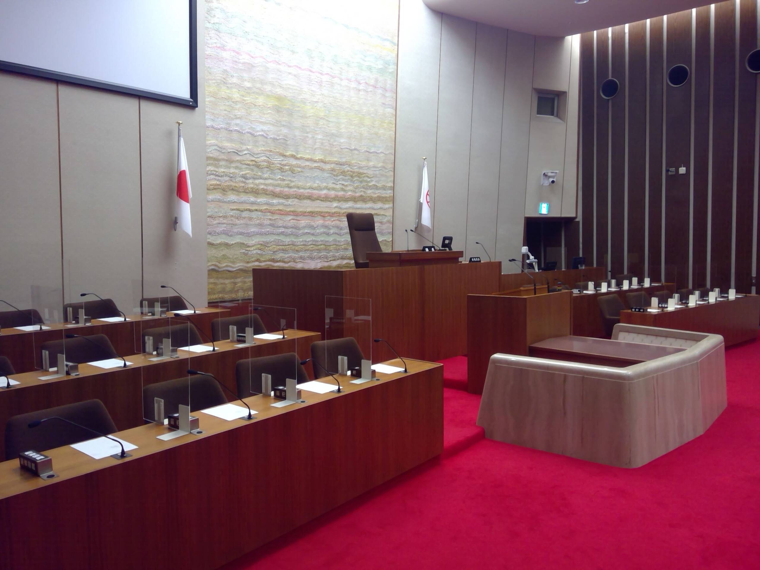 なお考えに違い、四日市市議会のハラスメント防止の議論、25日の本会議に副市長交代人事